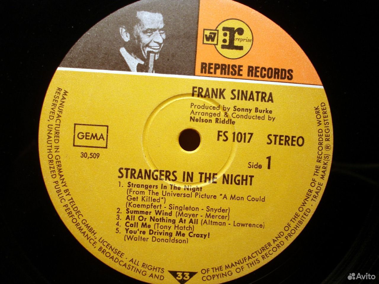 Фрэнк синатра stranger in the night. Пластинка Frank Sinatra. Frank Sinatra виниловая пластинка. Strangers in the Night Фрэнк Синатра. Sinatra СПБ.