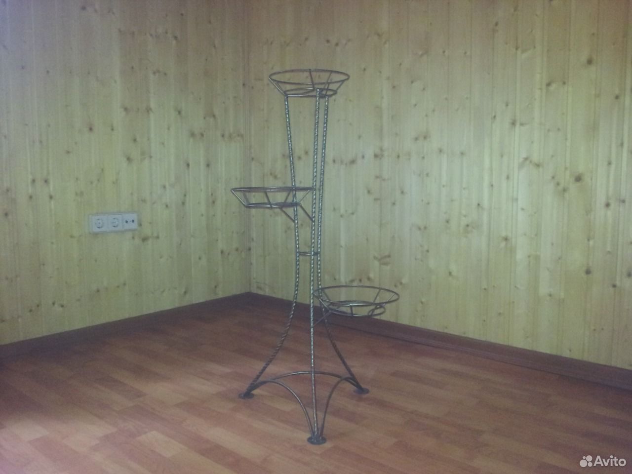 Цветочница вертикальная, кованная для 3 горшков купить на Зозу.ру - фотография № 1