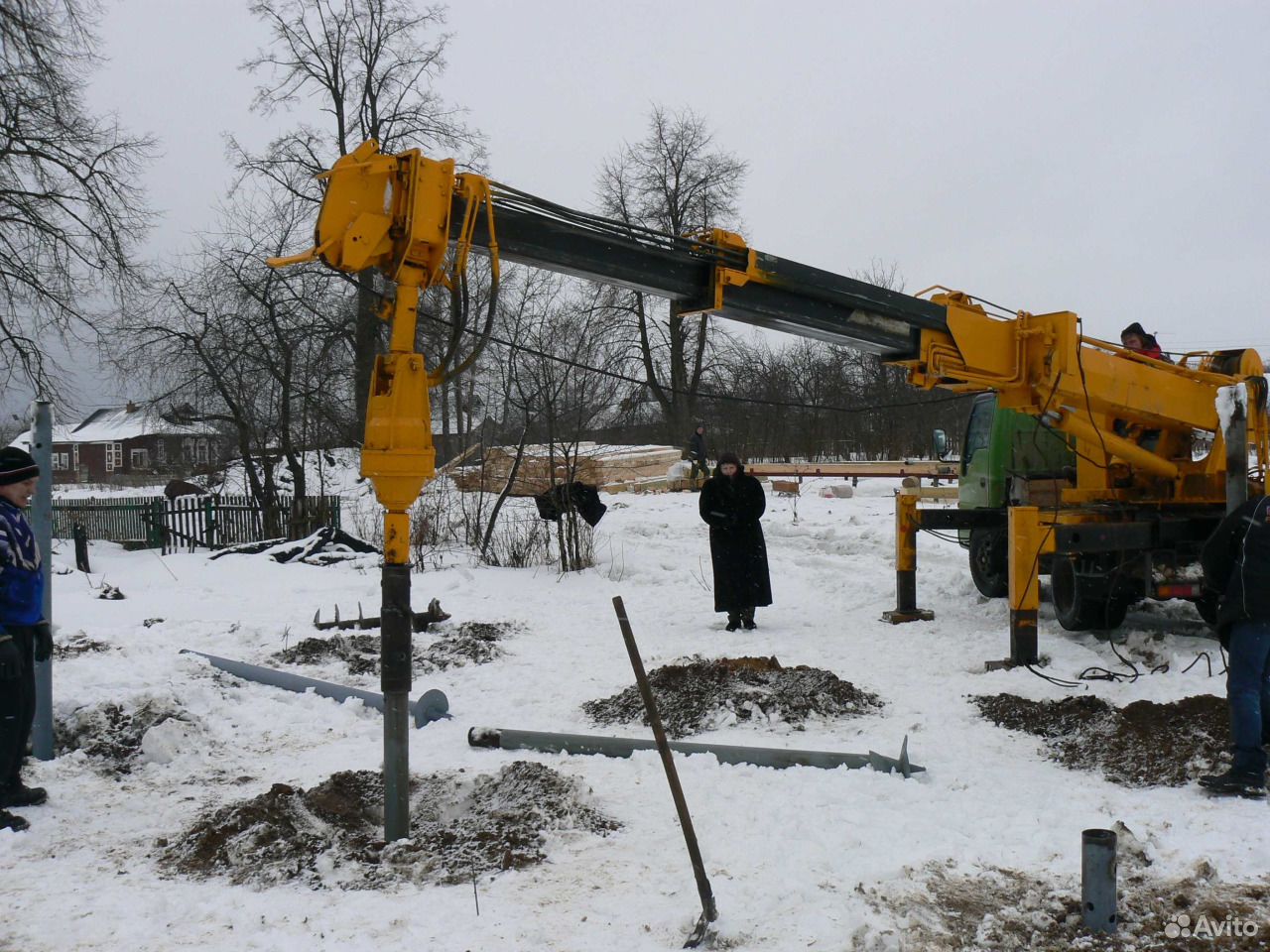 Крутить сваи в мерзлую землю