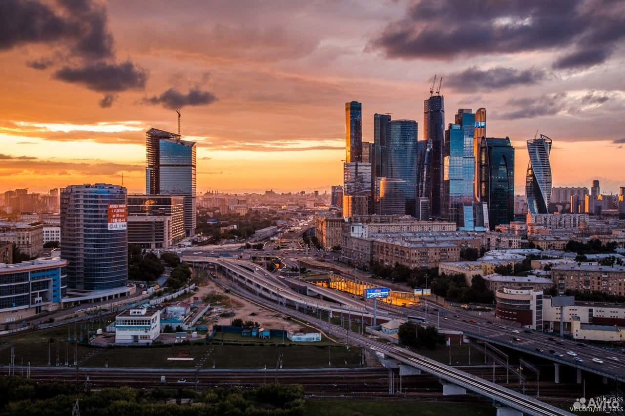 Москва сити станция. Кутузовский проспект Москва Сити. Вид на Москва Сити с Дорогомиловской. Вид на Москва Сити с Кутузовского проспекта. Кутузовский проспект закат.