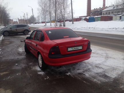 Opel Vectra 1.8 AT, 1998, седан, битый
