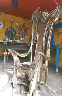 Кресло-трон из металла