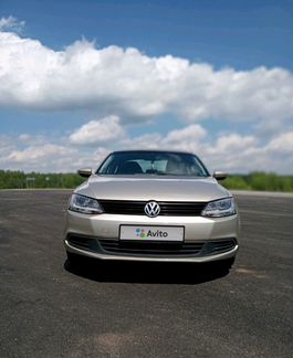 Volkswagen Jetta 1.6 AT, 2013, седан