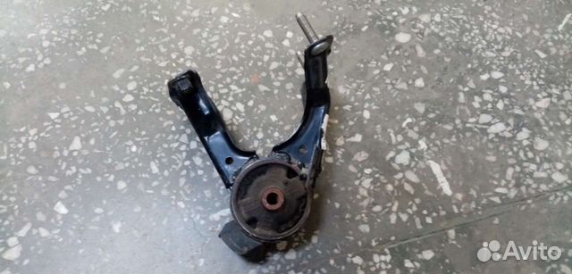 Задняя опора двигателя