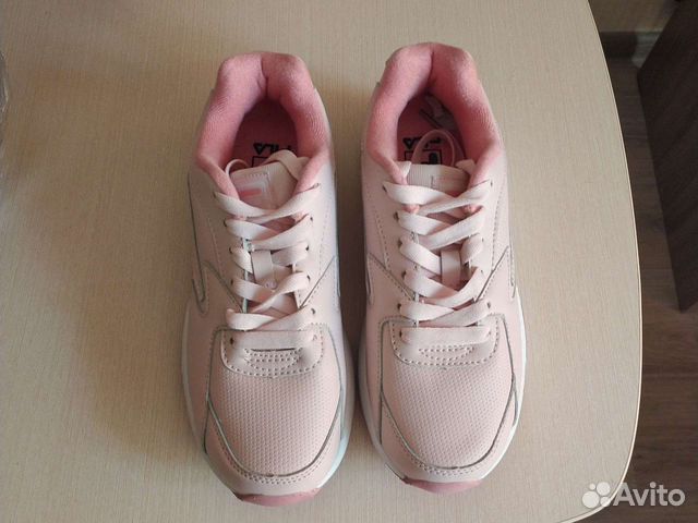 Кроссовки женские 37 размер новые