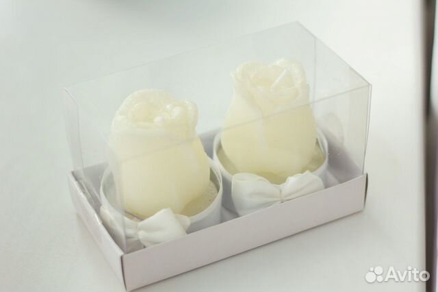 Праздничные свечи в виде белых роз