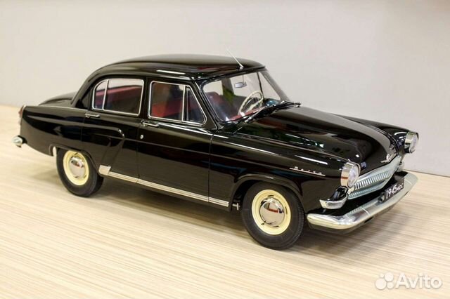 Модель автомобиля газ-21 Волга в масштабе 1/8