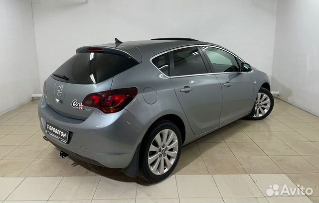 Opel Astra `2011