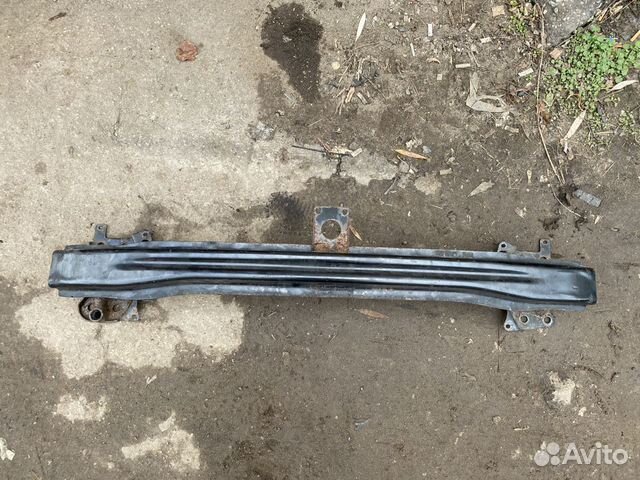 Усилитель переднего бампера Volkswagen Golf 5