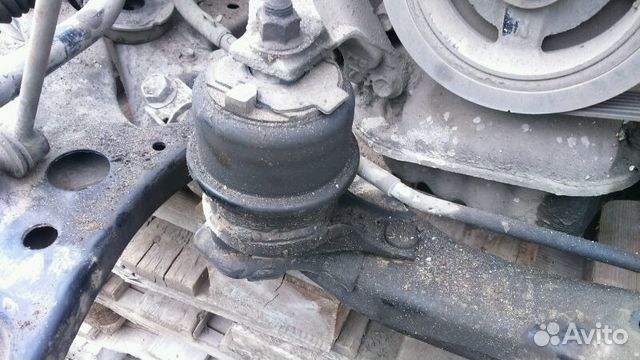 подушки на двигатель на тойота