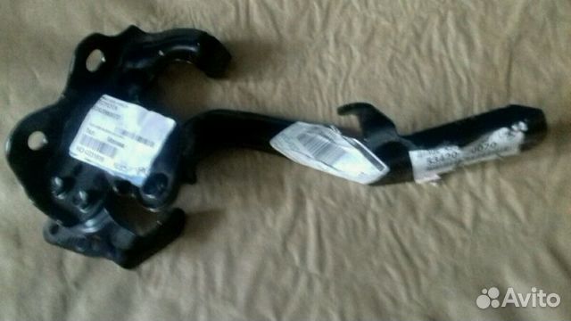 Петля капота на Тайота Ленд Крузер Прадо Петля капота на Тайота Ленд Крузер Прадо