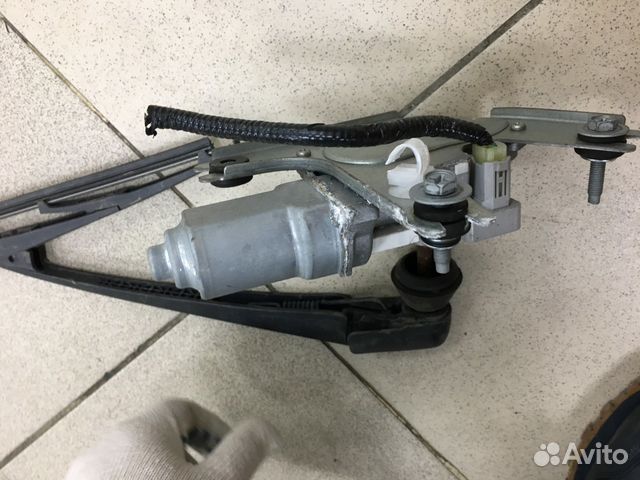 Мотор дворника Infiniti EX25 EX35 EX37 QX50 j50 Мотор дворника Infiniti EX25 EX35 EX37 QX50 j50