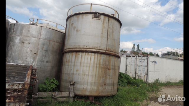 Емкость 10 кубов нерж вертикальная