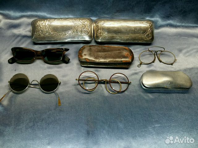 Пенсне 20 век. Футляр для пенсне. Лорнет carolina abram. Очки 20го века. Эркюль пуаро монокль.