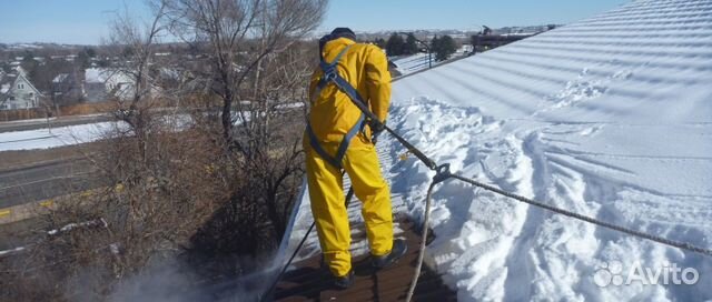 Чистка кровли от снега