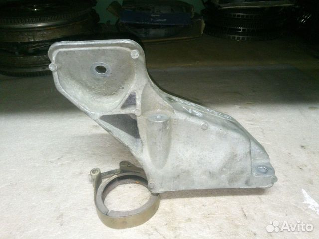 Кронштейн двигателя левый Land Rover L 319 320 405 Кронштейн двигателя левый Land Rover L 319 320 405