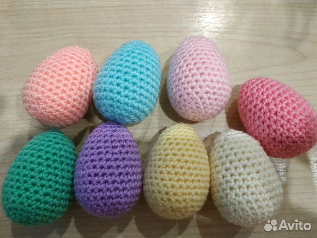 Пасхальный кулич с яйцами