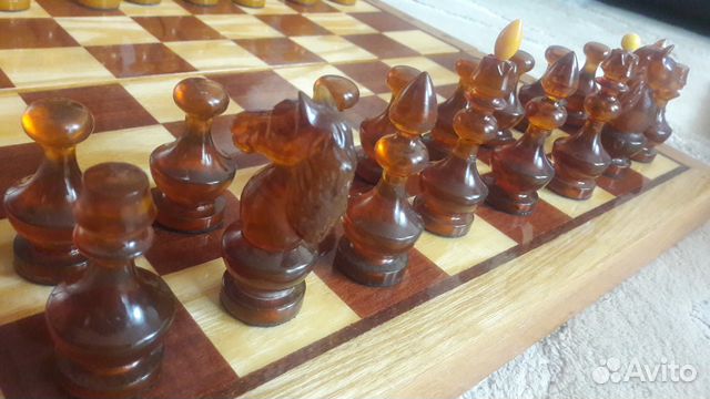 Шахматы янтарные подарочные