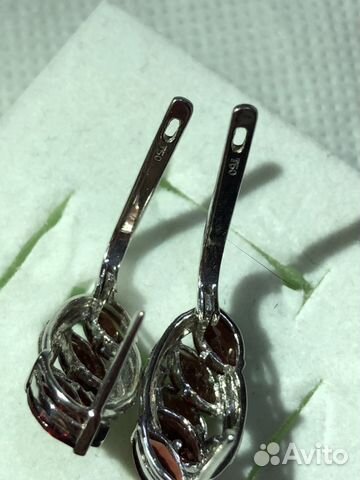 Золотые серьги и кольцо 750 пробы с гранатом Золотые серьги и кольцо 750 пробы с гранатом