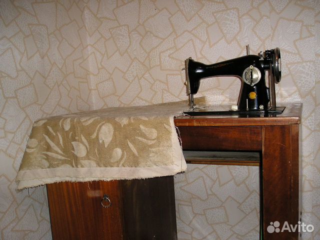 Швейная машина Подольск с ножным приводом