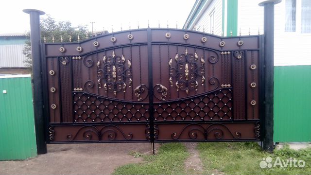Распашные кованые ворота