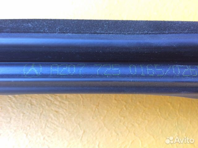 Уплотнитель стекла двери левой Mercedes W207 E