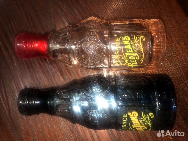 Пустые флаконы от парфюма Versace Jeans и Montale Пустые флаконы от парфюма Versace Jeans и Montale