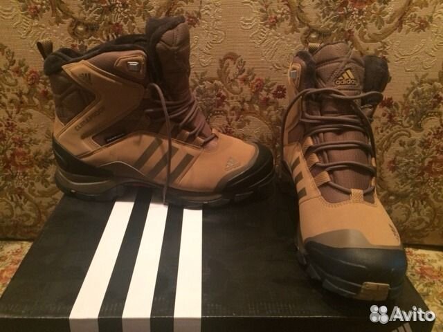 Продам зимние высокие кроссовки adidas climaproof