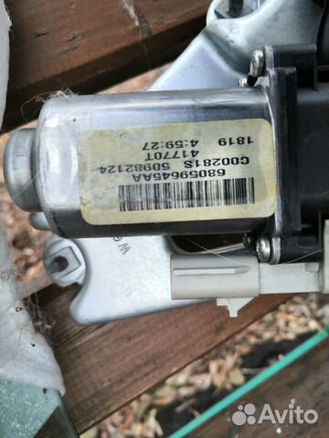 Продам для джип чероки стекло с подьемником