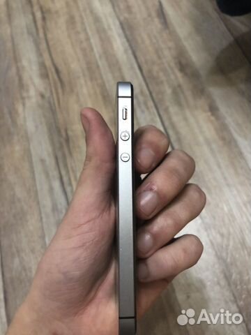 Телефон iPhone se 32G