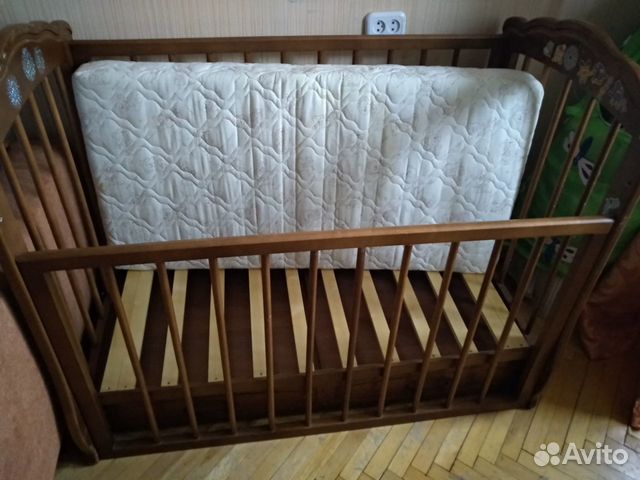Детская кроватка с ортопедическим матрасом Детская кроватка с ортопедическим матрасом