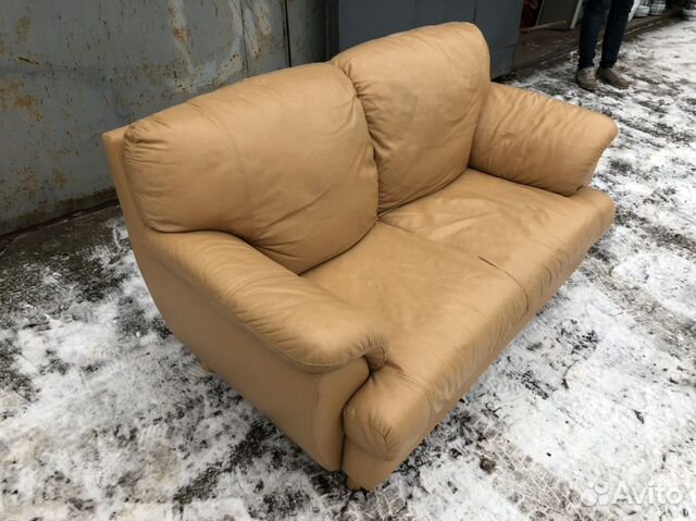 Кожаный диван двухместный