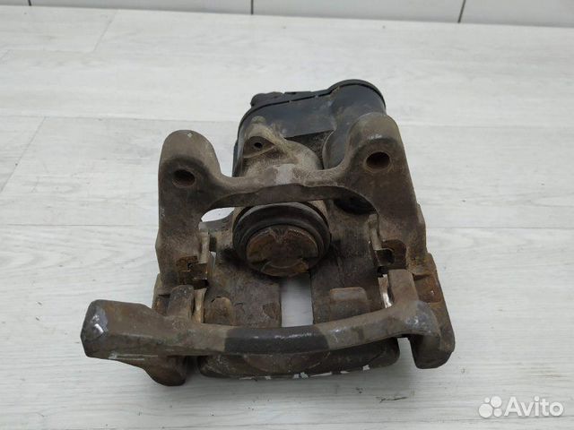Суппорт задний правый 5N0615404 VW Passat (B7) 201 Суппорт задний правый 5N0615404 VW Passat (B7) 201