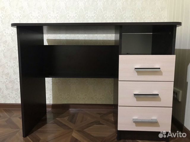 Стол для учебы и работы