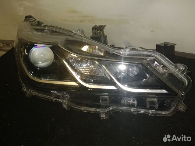 Фара правая Toyota Corolla E210 2020 год