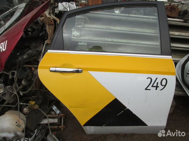 Задняя правая дверь на Nissan Almera G15