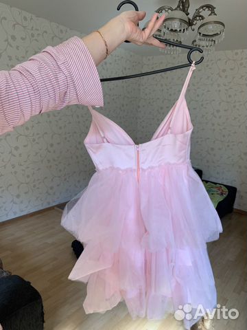 Розовое платье с рюшами fashionnova Розовое платье с рюшами fashionnova