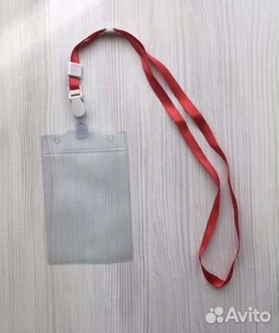 Бейдж вертикальный на красной ленте