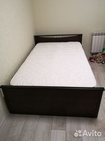 Кровать с матрасом