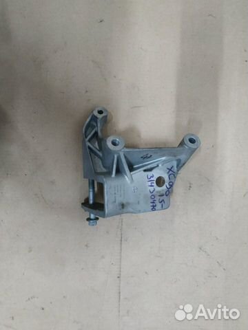 Вольво XC90 2015- кронштейн двигателя 31430470