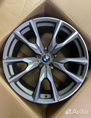 Диски на BMW X7 755М-стиль R22 разноширокие