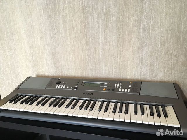 Синтезатор Yamaha PSR-R300 Синтезатор Yamaha PSR-R300