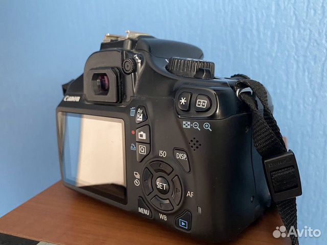 Зеркальный фотоаппарат Canon EOS1100D Зеркальный фотоаппарат Canon EOS1100D