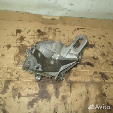 Кронштейн двс R Ford Focus 2 1.6 05-11г Кронштейн двс R Ford Focus 2 1.6 05-11г