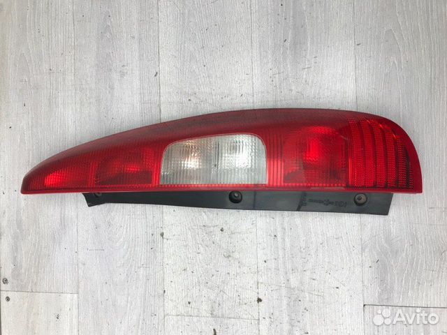 Фонарь правый задний Mitsubishi Colt Z34A 4A90