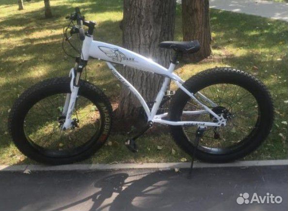Велосипед Фэтбайк GreenBike Белый Акула Велосипед Фэтбайк GreenBike Белый Акула