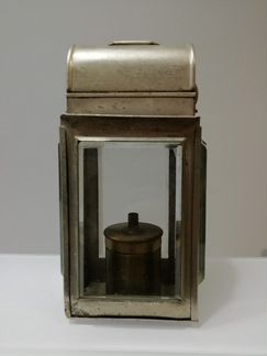 Фонарь старинный керосинный
