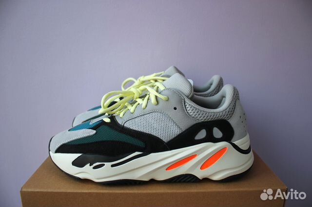 kanye west runner 700