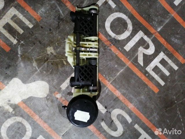 Механизм складывания подголовника Mercedes-Benz