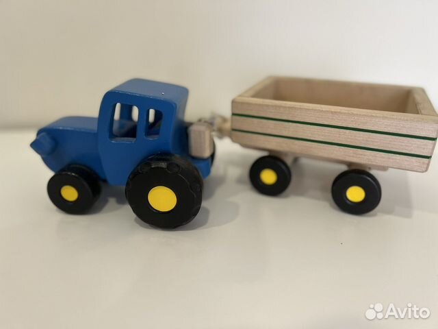 Синий трактор деревянный с прицепом